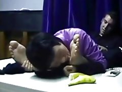 Milf chinoise adore pieds masculins