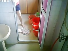 Mature prend une douche